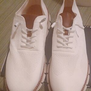 Elegant White Lace-Up Men's Oxfords